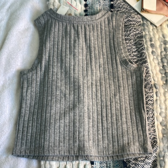 Francesca’s GloFashion NWT ribbed cropped tank top- Medium - Picture 4 of 4
